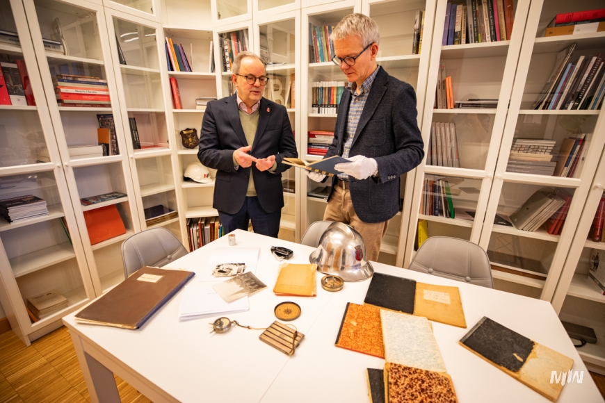 Leszczek Grzywaczewski i Janusz Marszalec z bezcennymi pamiątkami z czasów wojny