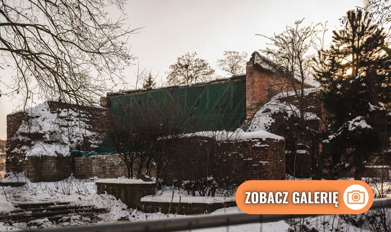 Bastion Świętej Elżbiety w Gdańsku zabezpieczony płachtą, 2026