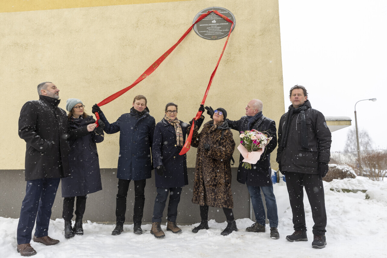 odsłonięcie tablicy pamiątkowej Krystyny Janiszewskiej-Stryszak