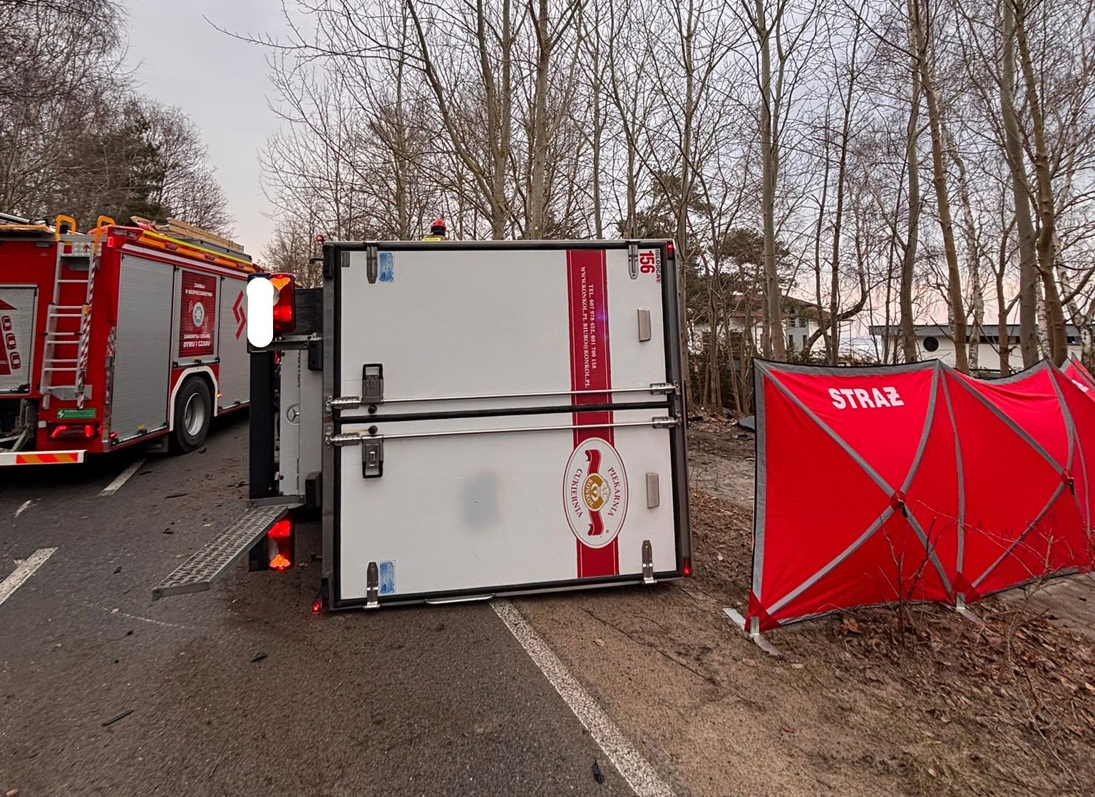 W śmiertelnym wypadku w Chałupach zginęła 50-letnia kobieta (fot. KP PSP Puck)