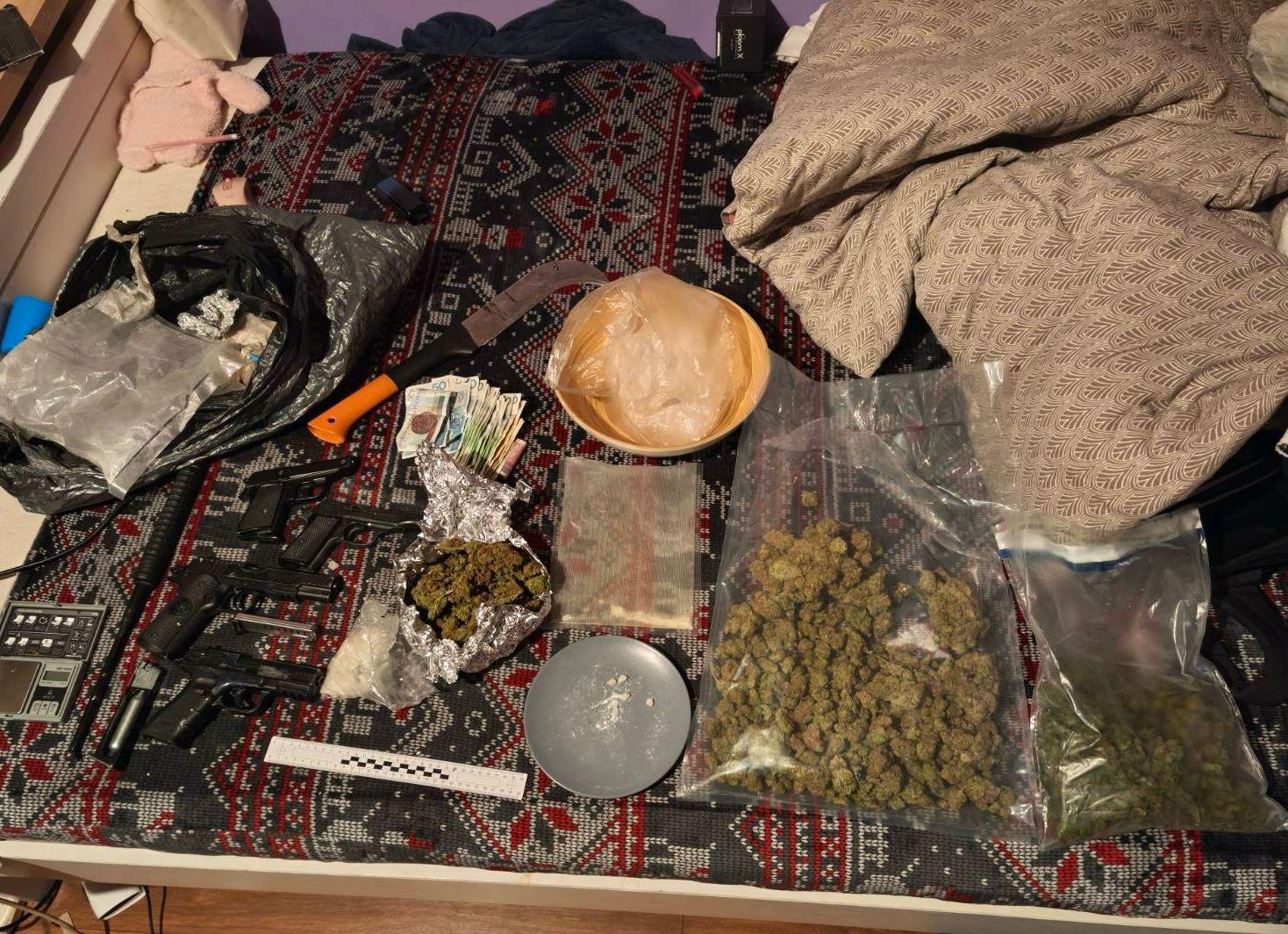 narkotyki i broń zabezpieczone przez policjantów z Gdańska