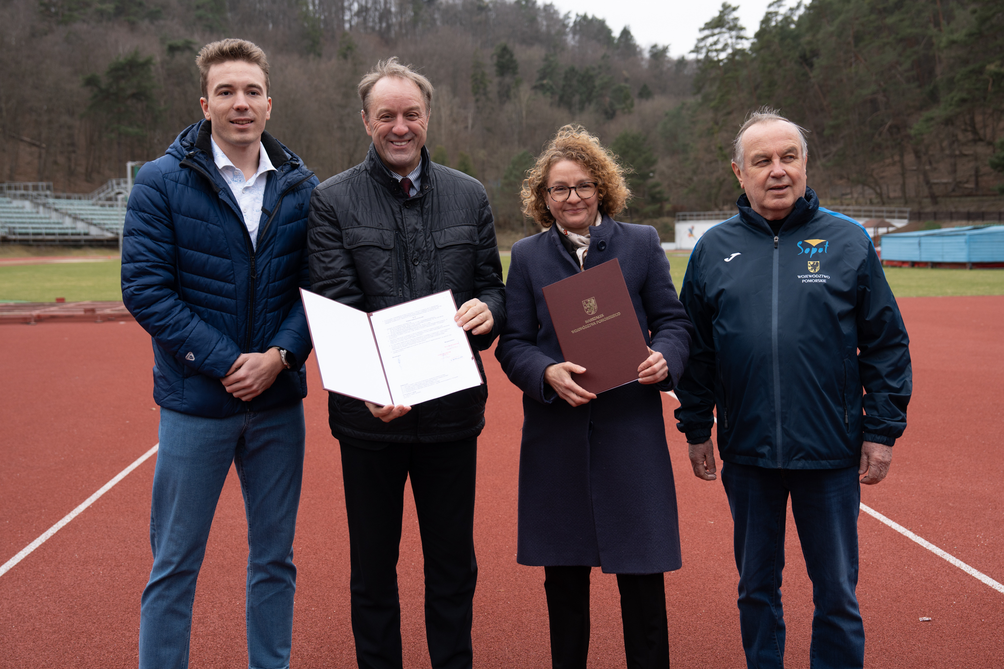 podpisanie umowy na budowę strefy rzgrzewkowej na Stadionie Leśnym w Sopocie