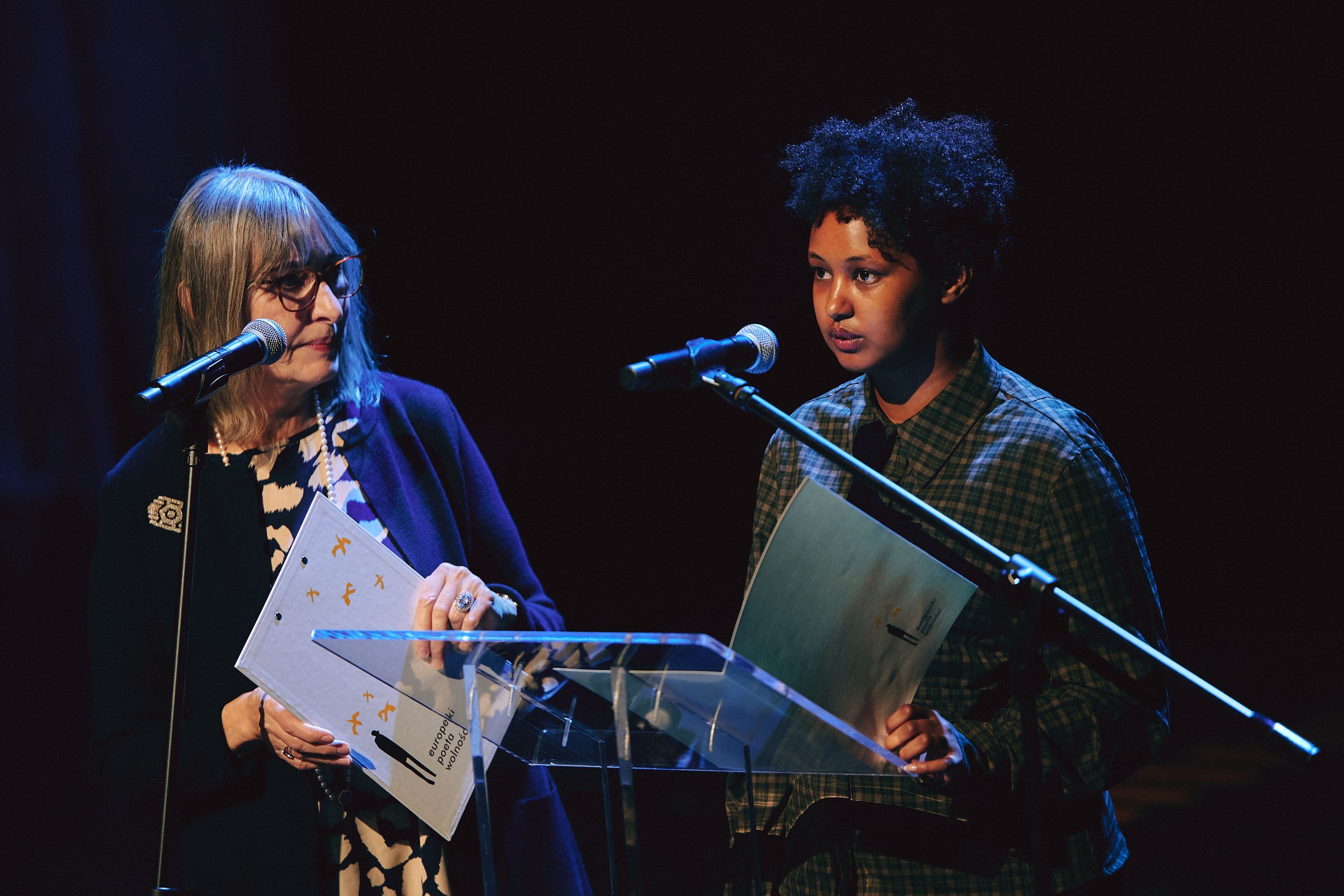 Amina Elmi i jej tłumaczka Bogusława Sochańska