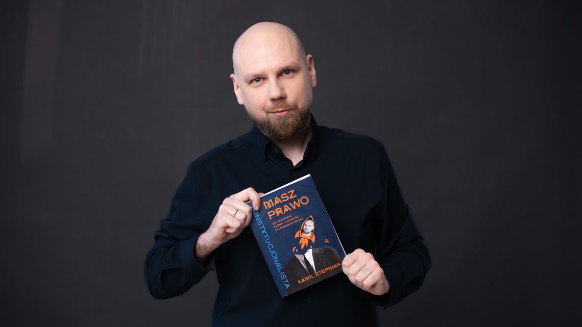 Kamil Stępniak, konstytucja