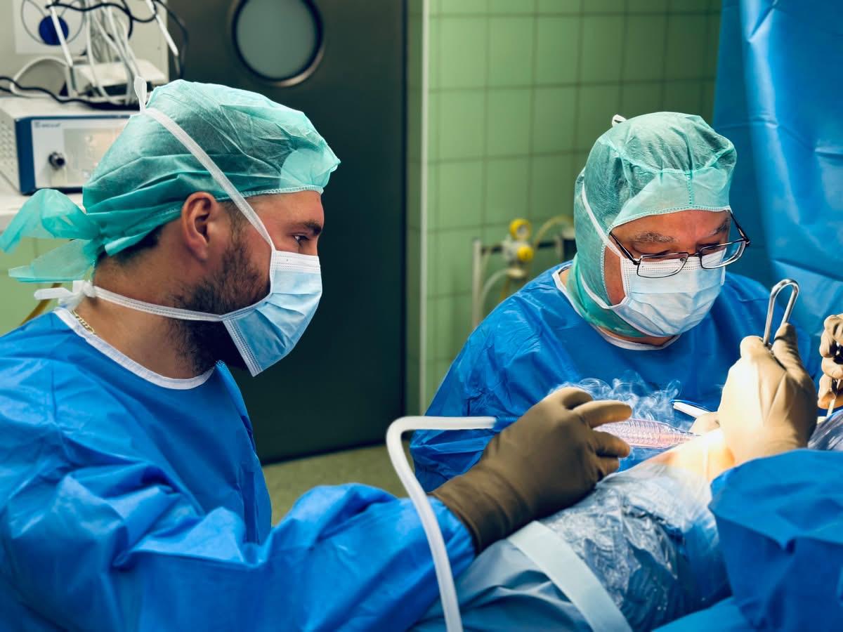 operacja wszczepienia protezy stawu biodrowego wykonanej w technologii 3D, szpital w Kościerzynie