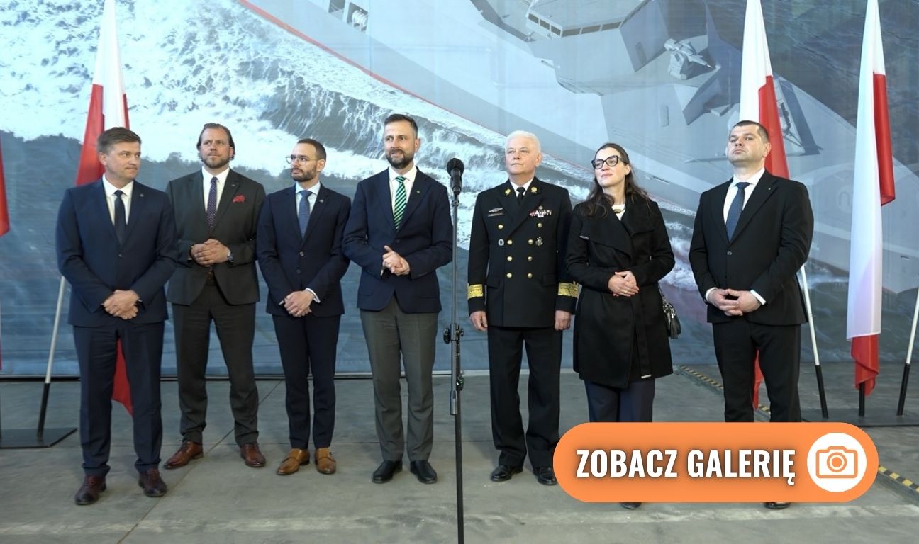 palenie blach pod budowę fregaty ORP Burza w PGZ Stoczni Wojennej