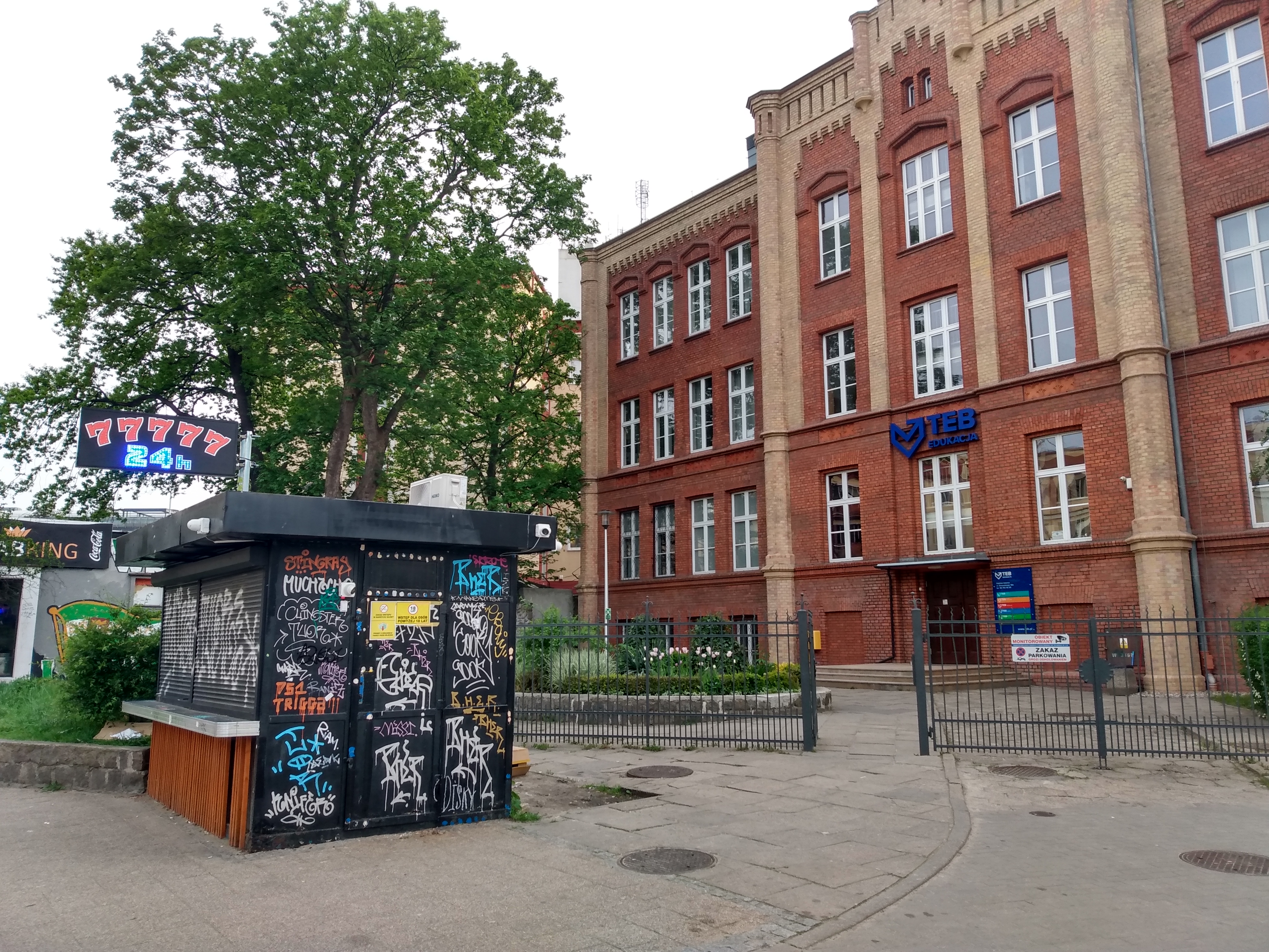 Salon gier na automatach przy szkole TEB w Gdańsku
