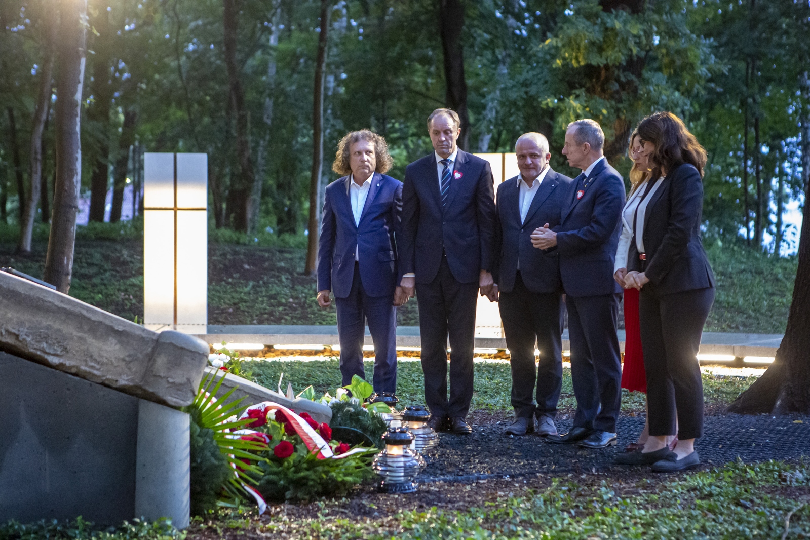 złożenie kwiatów na grobach westerplatczyków