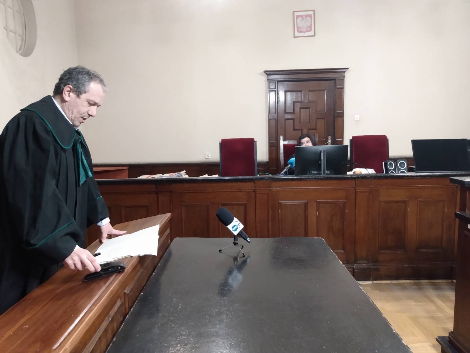 Adwokat Paweł Knap zabiera głos przed sądem